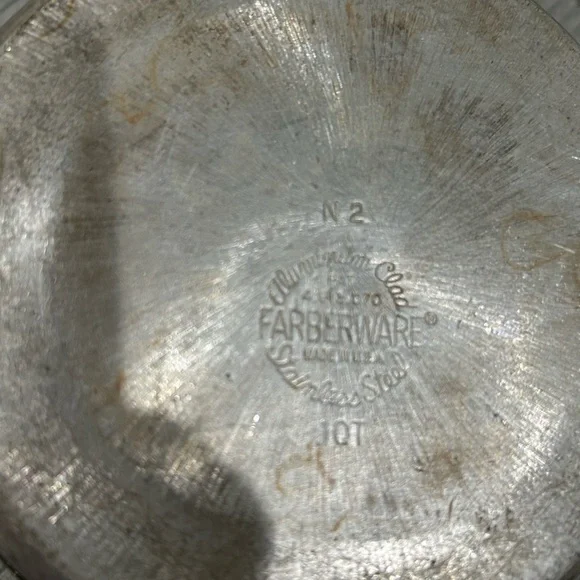 Farberware Silver Saucepan with Black Handle
Sizes: 1 quart & 2 quart - Picture 11 of 11